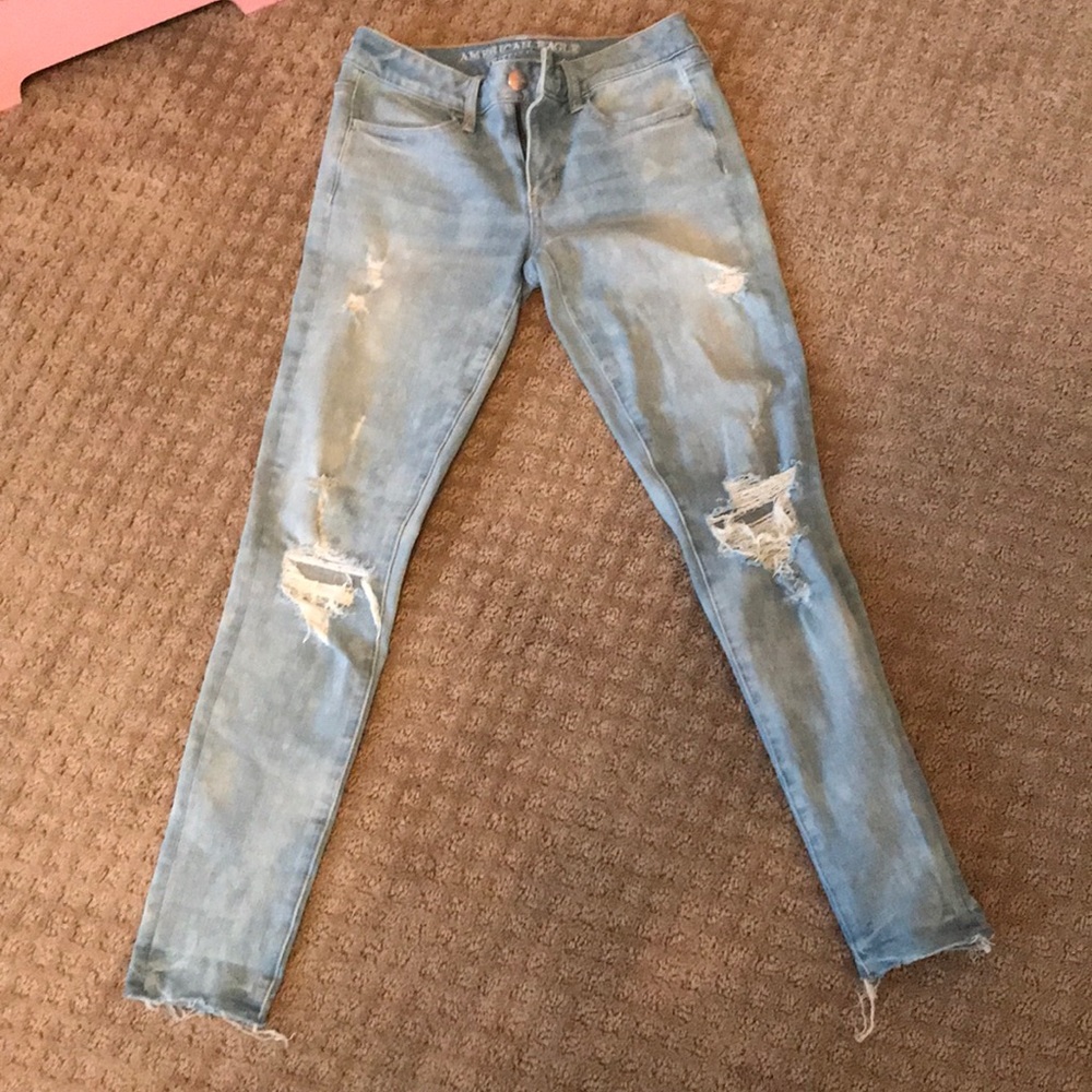 American Eagle Light Wash Distressed Jeggins